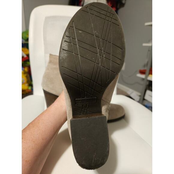 Kenneth Cole Reaction Mightiest Taupe Suede Bootie size 9 - Picture 4 of 9